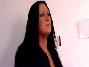 Regardez le Boss du bureau faire une transaction torride avec ses