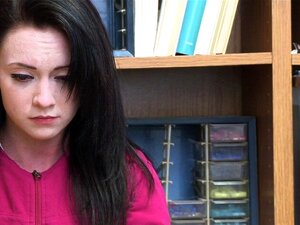Une vraie voleuse se fait pilonner et éjaculer. La vraie voleuse se