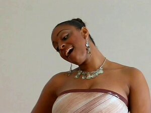 Pipe noire à gros seins