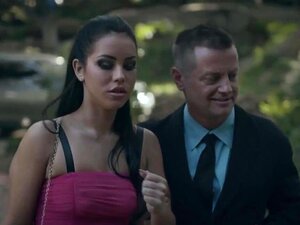 Escorte fétichiste PURE basée sur des hommes d'affaires -Bang public