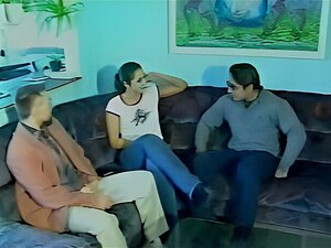 Ange arabe suédois foré par deux chaps,