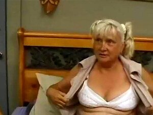 Grosse mature baise le garçon de massage