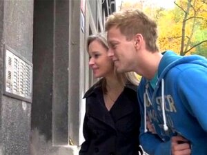 Prépare-toi pour une action sale. L'action de baise sale est ce dont