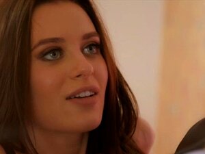 La brune Lana Rhoades dans une fantaisie sexuelle torride