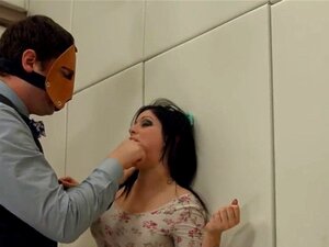 Action BDSM hardcore avec des cordes et des baises extrêmes