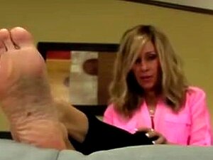 Milf chaude avec des pieds chauds JOI.mp4