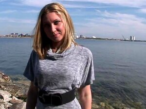 Vidéo de SpringBreakLife : Se mettre à poil près de l'eau
