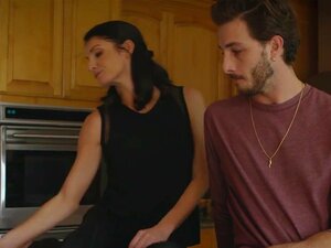 Regardez une Milf brune et sensuelle et le chaud fraîche amant de son