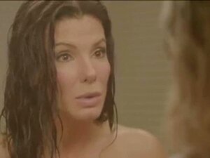 Sandra Bullock & Chelsea Handler sous la douche nue. Sandra Bullock &