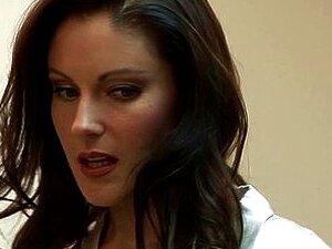 Salope se fait prendre par derrière au bureau