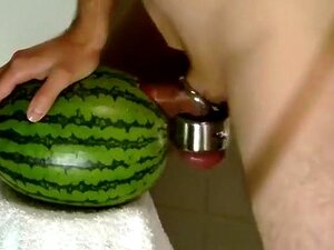 Baiser un melon, classique ? Baiser un melon avec un poids à boules
