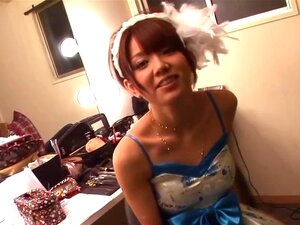Glamour Mayu Nozomi aime les faciales