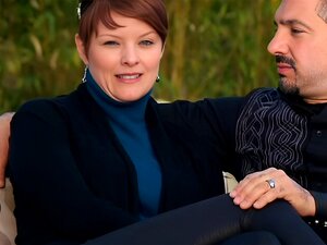 Sexe oral sensuel dans une orgie où des partenaires échangistes