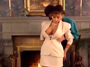 Sexe anal vintage avec Sarah Youthful en bas nylons