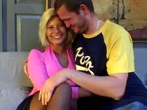 Blonde française avec de beaux seins baisée