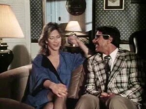 Marilyn Chambers baise le nerd Harry Reems
