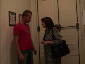 Époux surpris en train de tromper avec une vieille maman mammaire