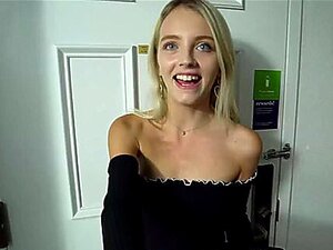 La petite innocente Kate Bloom baise lors de son premier casting -