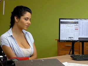 LOAN4K. Du sexe anal impudique fait exprès d'aider les cheveux bruns