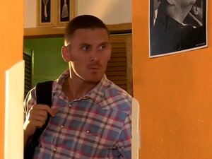 Une double pénétration pour Tina Hot,