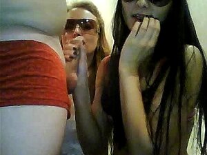 Assistez à la séduction interdite en plein jour, lorsqu'il révèle