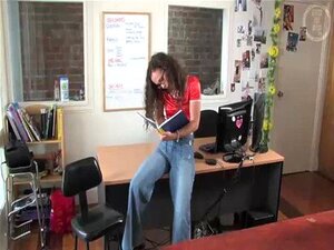 Osez assister à un strip-tease séduisant de deux coquines Aussie au