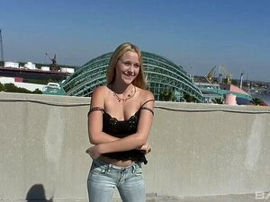 Incroyable salope blonde avec vidéo porno de masturbation en plein