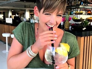 ESCORTE BROOKS SUCE ET FRAPPE LE CLIENT XXX