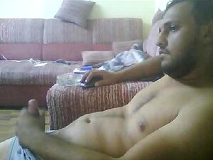 Se masturber avec une bite turco-turque, petite mais dure