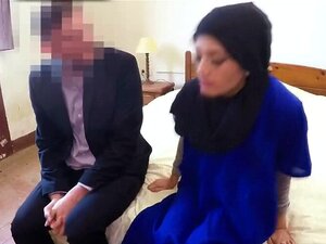 Une nana arabe sexy adore l'action hardcore en levrette. Une superbe