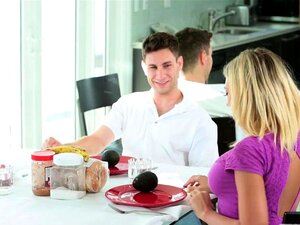 Brad baise sa belle-mère sur sa grosse bite