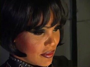 Pornstar folle dans les gros seins de meilleure shemale, clip