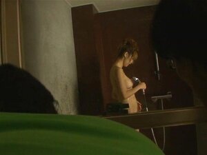 Yuki suce deux queues dures et palpitantes