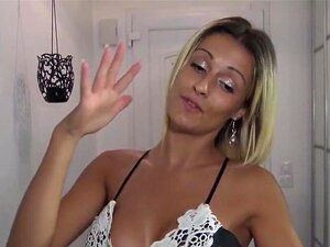 Lilou est une blonde amateur et ensorcelante qui va faire son premier