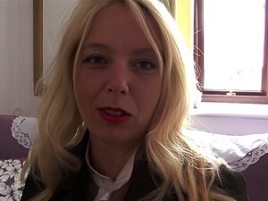 La MILF Britannique Lucy Gresty Montre Ses Gros Seins Naturels Et Joue
