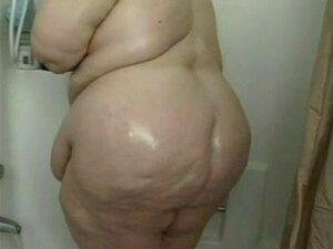 Gros plaisir sous la douche. Gros plaisir sous la douche