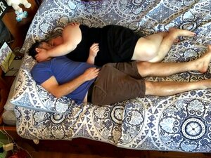 Découvrez la passion entre un couple mûr et voluptueux dans un cadre