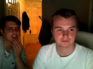 Moi et un mec nu en cam, moi et mon pote nu chaud dans un show webcam,
