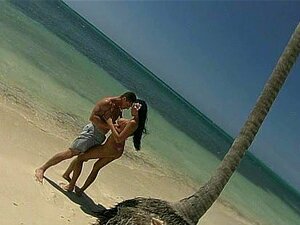 Sexe de vacances sur la plage avec Regina Moon