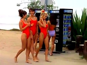Yasmine Bleeth - Baywatch s6e20, 1996. Bébés. Gros seins. Gros culs.