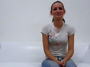 La Brune Tchèque Amateur Sarka en Solo
