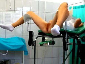 Superbe orgasme sur la chaise gynécologique