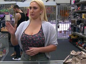 Grosse salope blonde au gros cul baisée par un mec pion pour gagner