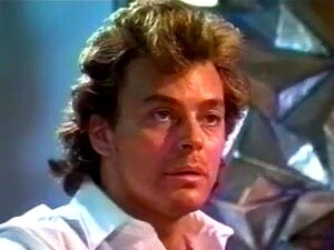 Femme plantureuse trompe avec un super héros, Un vrai festin pour