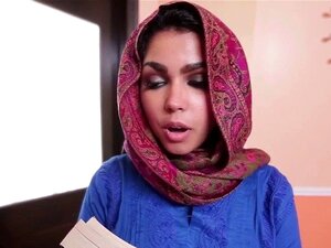 Une mignonne musulmane aux gros seins se fait remplir de foutre