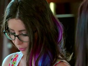 Belle-mère et belle-fille se frottent les chattes, les rendant de