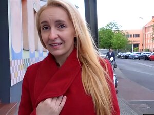 Petite MILF infidèle en anal profond avec son copain lors d'un