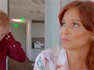 NAUGHTY AMERICA Syren De Mer se fait baiser dur au bureau