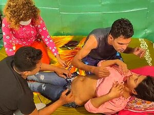 Baise de groupe dans une chambre louée, une fille deshi chaude et