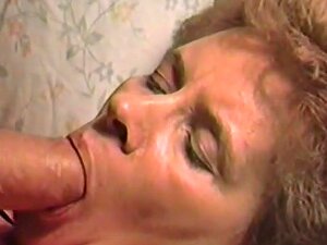 Femme se fait face, Femme suçant ma bite recevant ma semence sur son